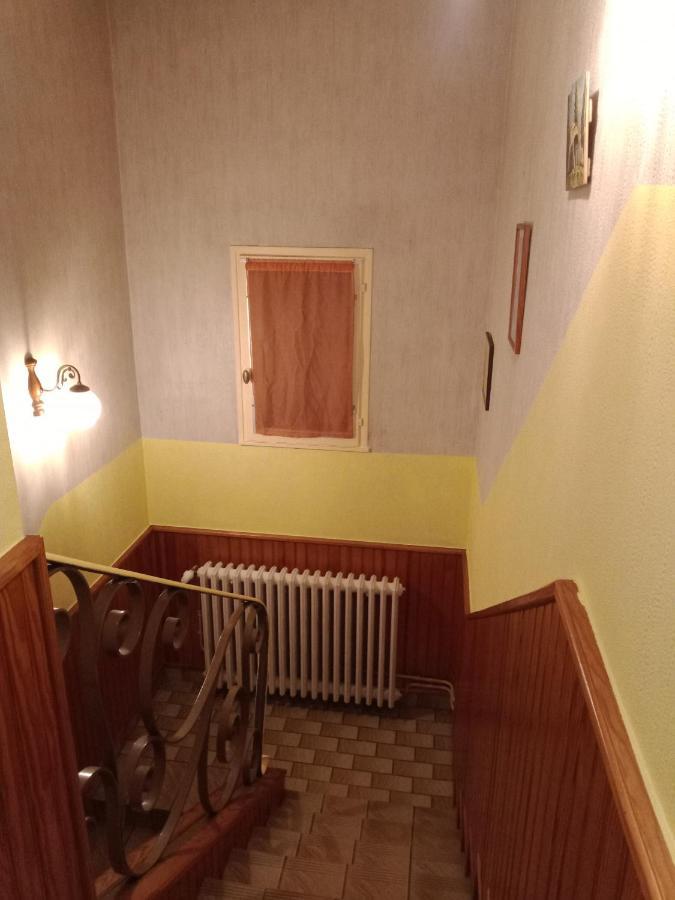Montluçon Maison Entiere Avec Parking, Garage Et Jardin מראה חיצוני תמונה
