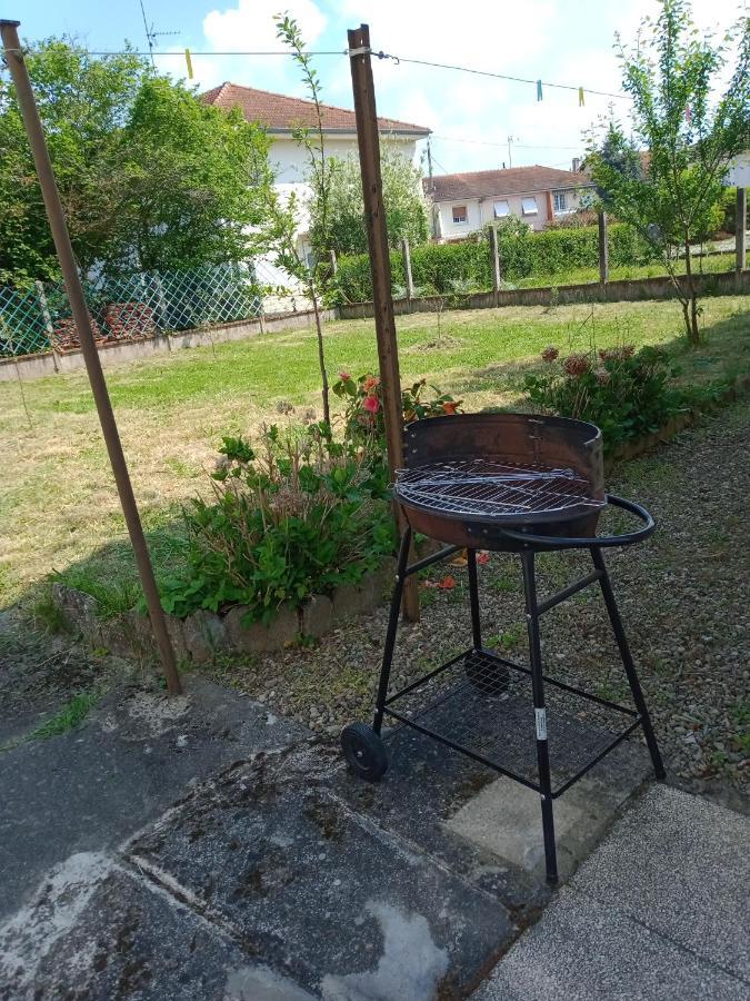 Montluçon Maison Entiere Avec Parking, Garage Et Jardin מראה חיצוני תמונה
