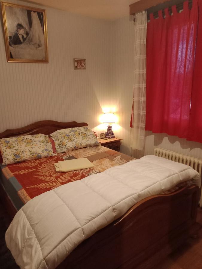 Montluçon Maison Entiere Avec Parking, Garage Et Jardin מראה חיצוני תמונה